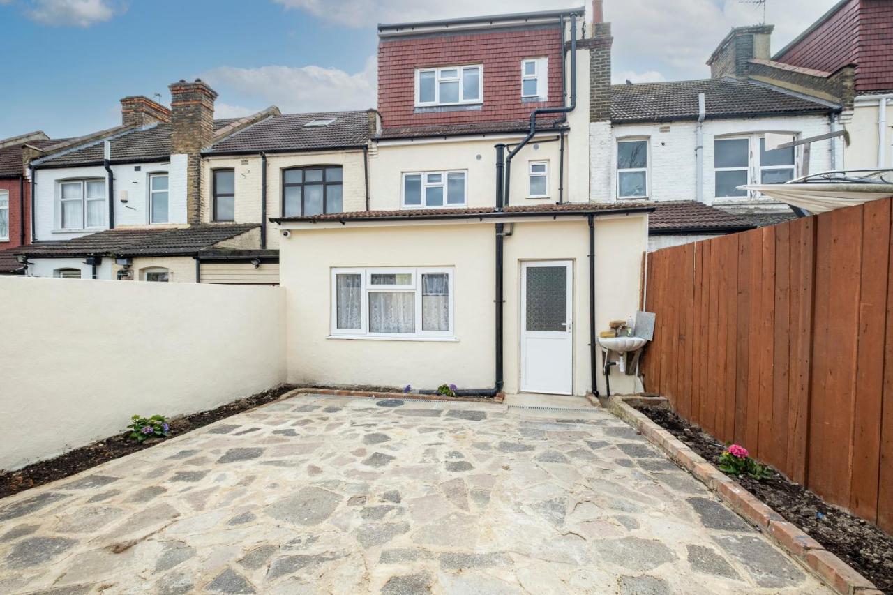 Fernbank Studios Sudbury Hill Harrow Self-Contained Studios With En-Suite Wembley Exterior photo