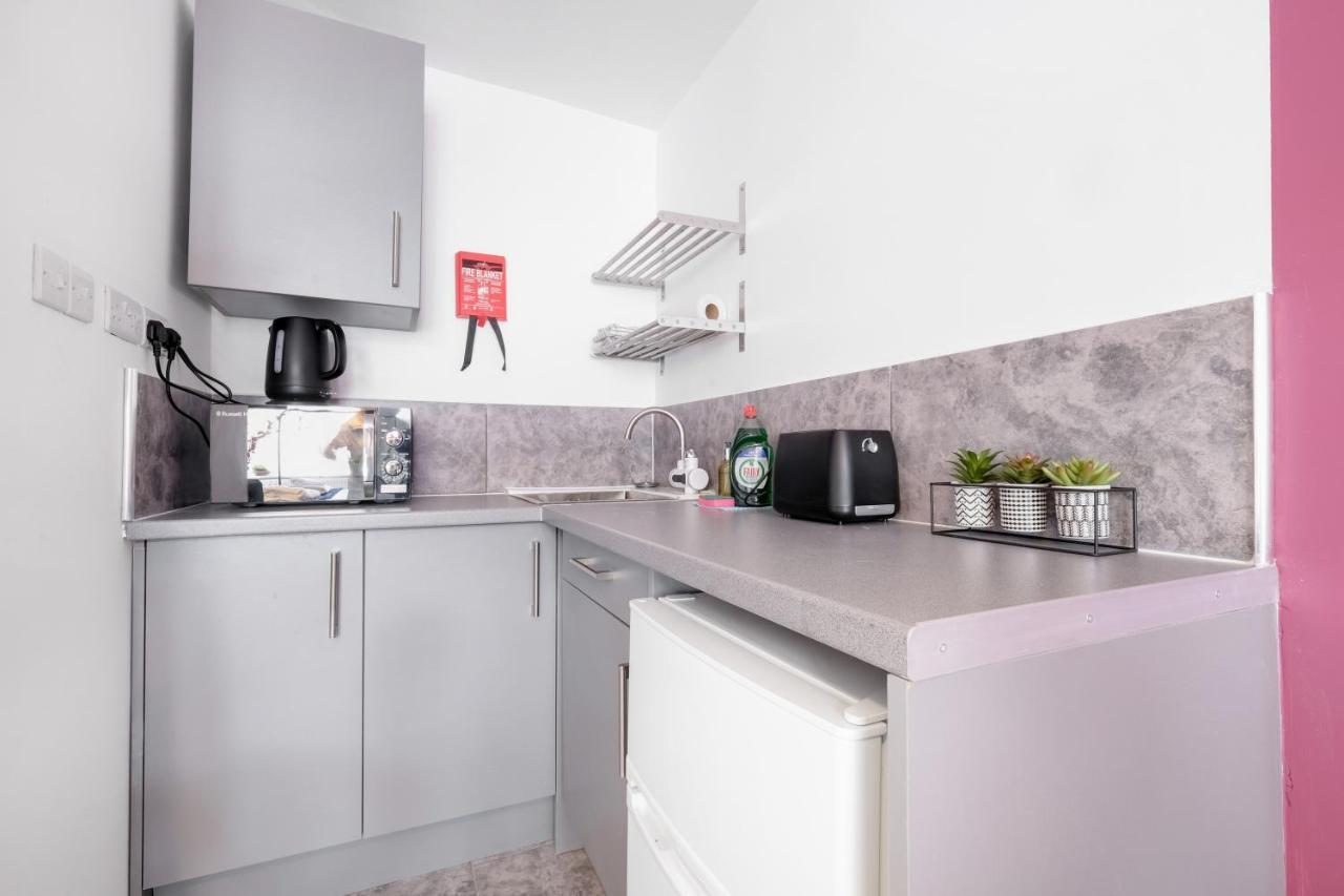 Fernbank Studios Sudbury Hill Harrow Self-Contained Studios With En-Suite Wembley Exterior photo